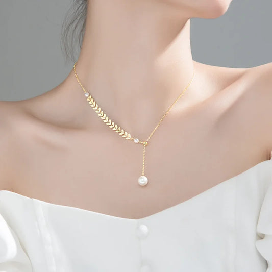 Elegant Leaf Pearl Necklace