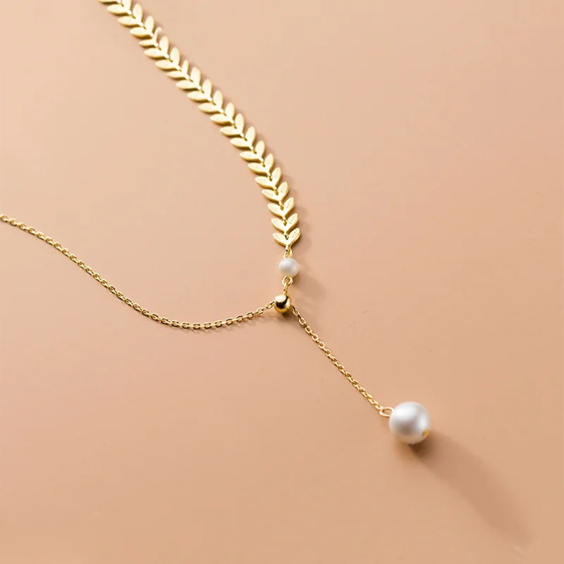 Elegant Leaf Pearl Necklace